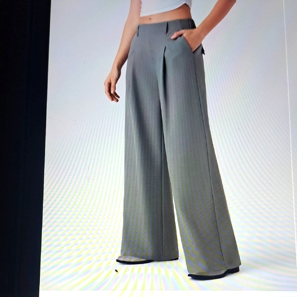 HALARA Pants - XLARGE.    MID RISE INVISIBLE ZIPPER WIDE LEG WORK PANTS